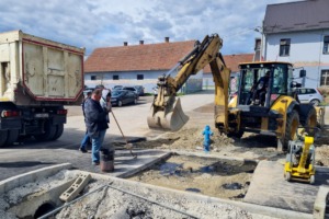 Hidrant na Đelekovečkoj cesti u Koprivnici ipak više nije nasred pješačko-biciklističke staze