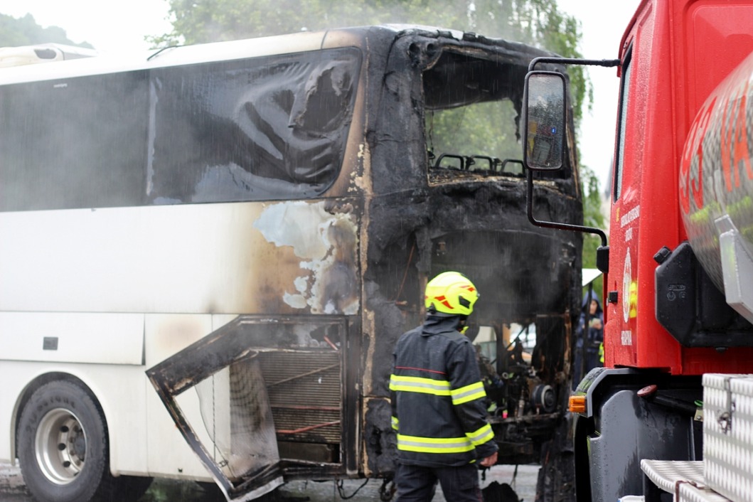 Požar na autobusu ugasili su vatrogasci