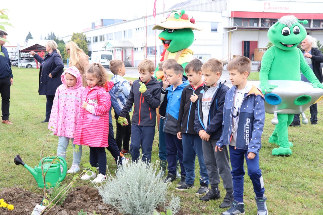 Obnova voćnjak u krugu tvornice Hartmann