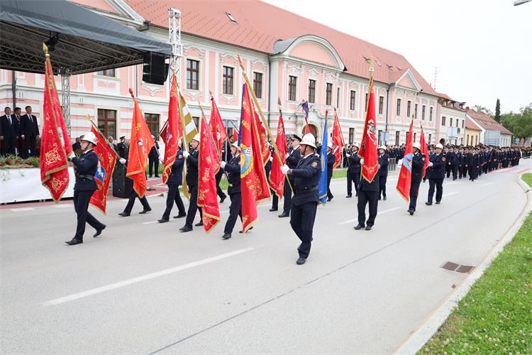 Mimohod vatrogasaca u Varaždinu