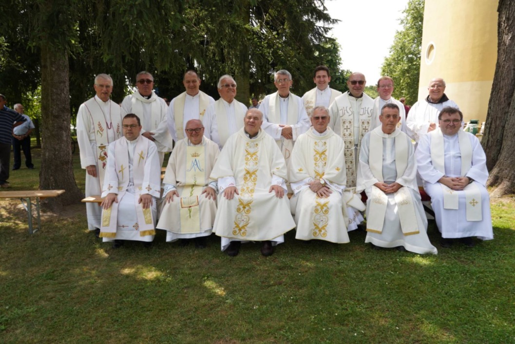 Pavao Markač i svećenici koji su uveličali proslavu njegove zlatne mise u Goričanu