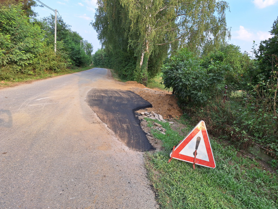 FOTO Uređenje nerazvrstanih cesta u Srdincu i Delovima