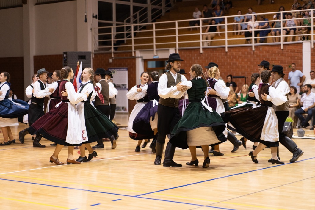 Međunarodni festival folklora 'Iz bakine škrinje'