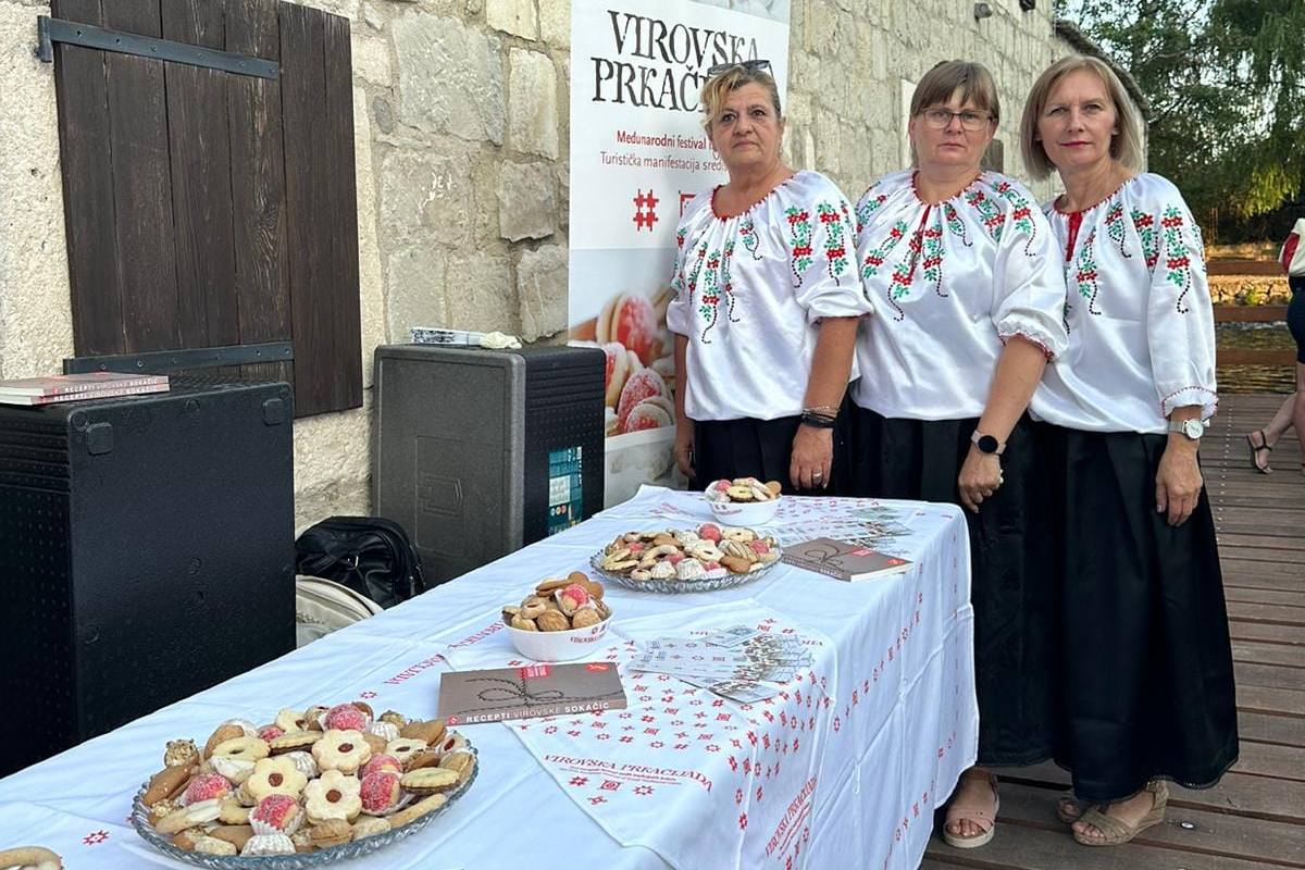 Članice Društva žena Virje