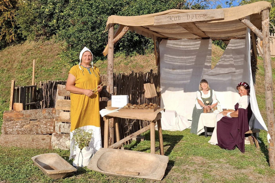 Članice KUD-a Delovi na Renesansnom festivalu