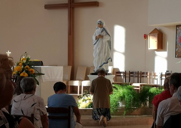 Župna crkva svete Majke Terezije u Strigradu