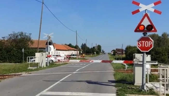 Željezničko-cestovni prijelaz u Kloštru Podravskom