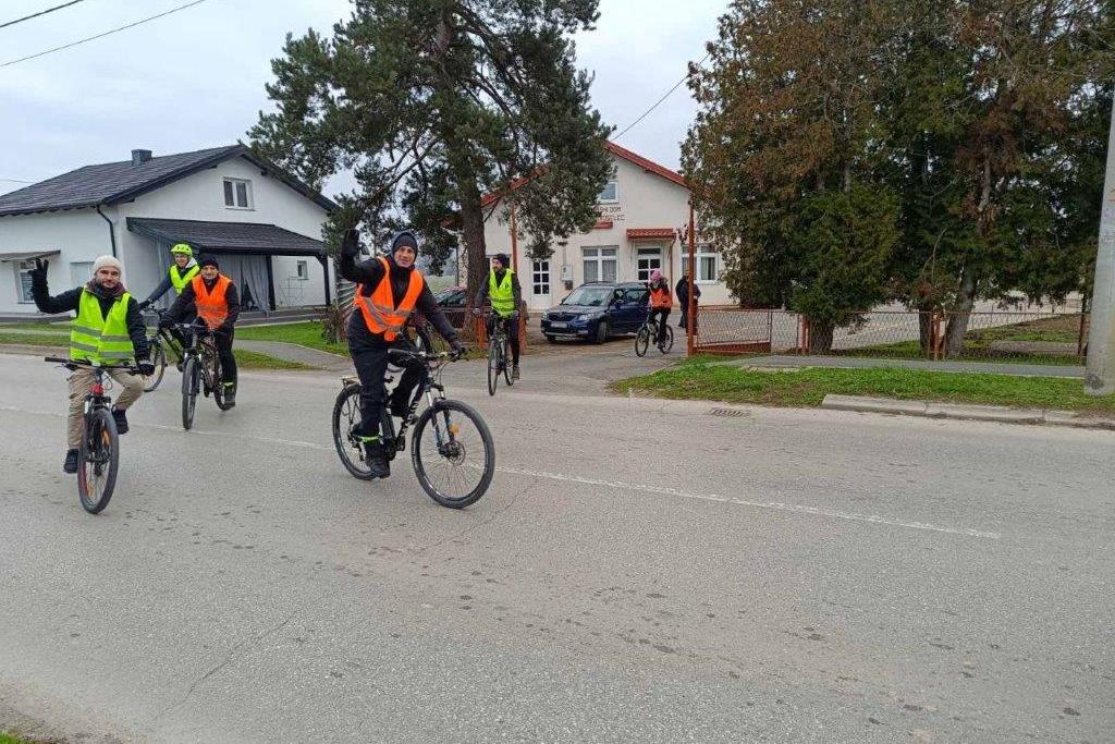 Biciklisti na putu za Vukovar 