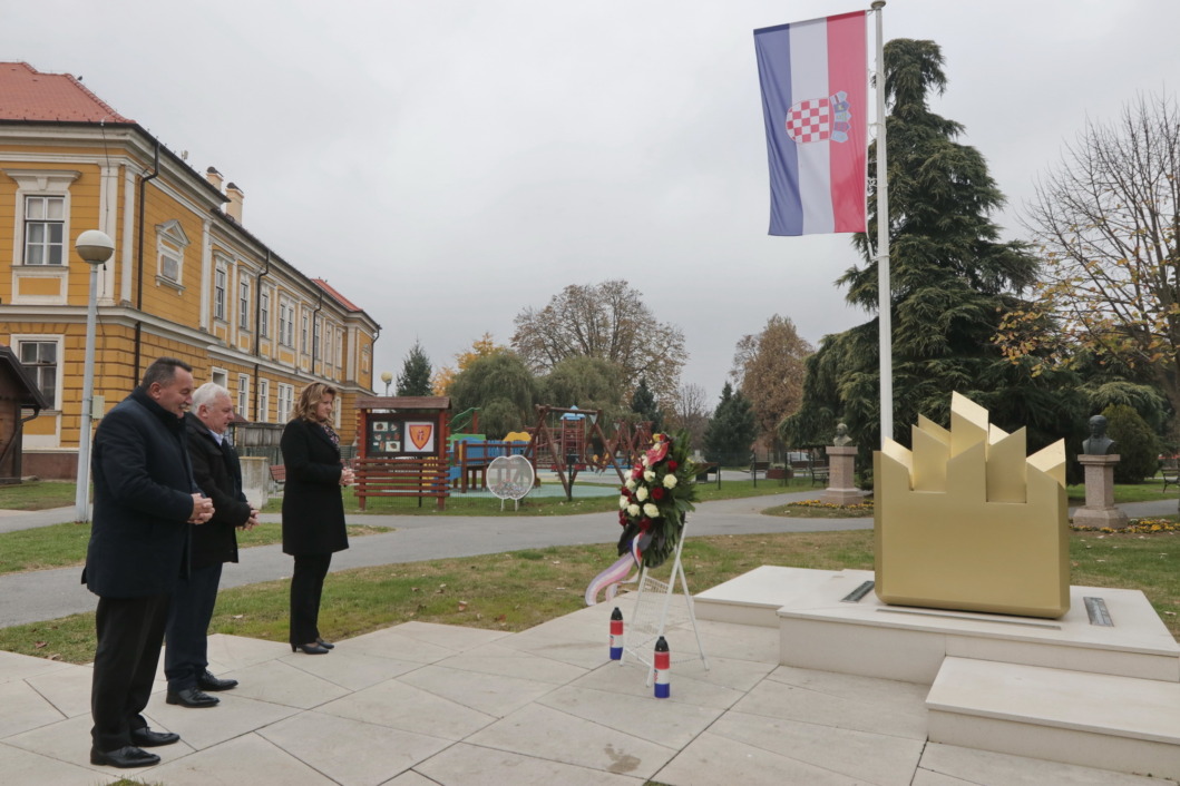 Polaganje vijenaca u Virju