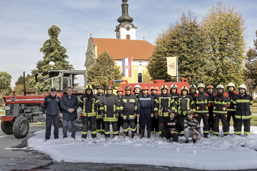 Virovski vatrogasci i načelnik Mirko Perok