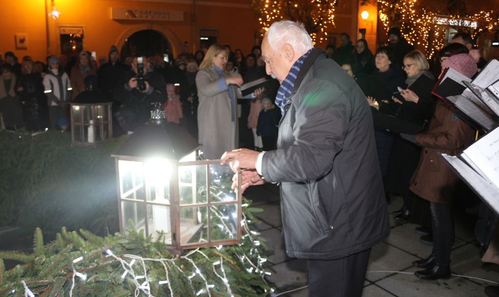 Paljenje adventske svijeće u Varaždinu