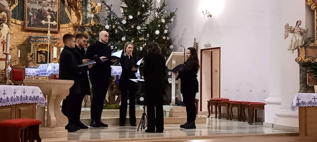 Adventski koncert ansambla Schola cantorum gregoriana 