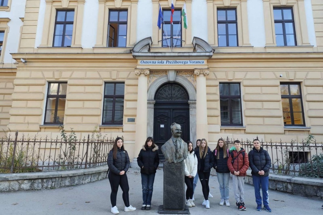 Učenici i učiteljice OŠ Đuro Ester u Ljubljani