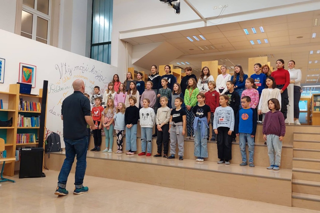 Učenici i učiteljice OŠ Đuro Ester u Ljubljani