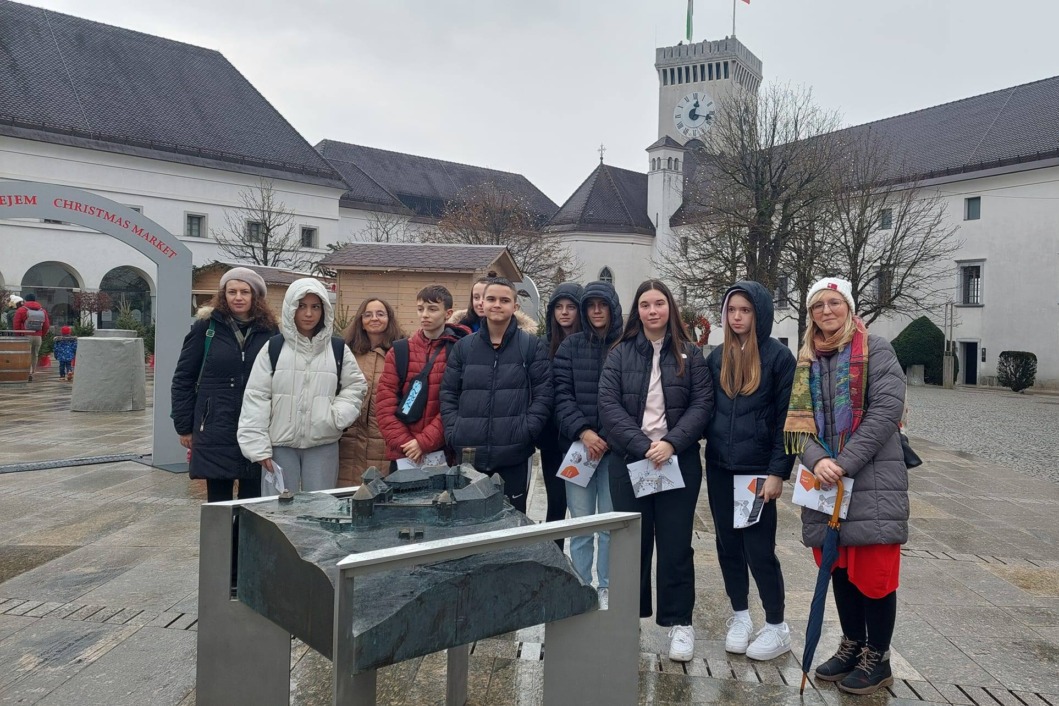 Učenici i učiteljice OŠ Đuro Ester u Ljubljani