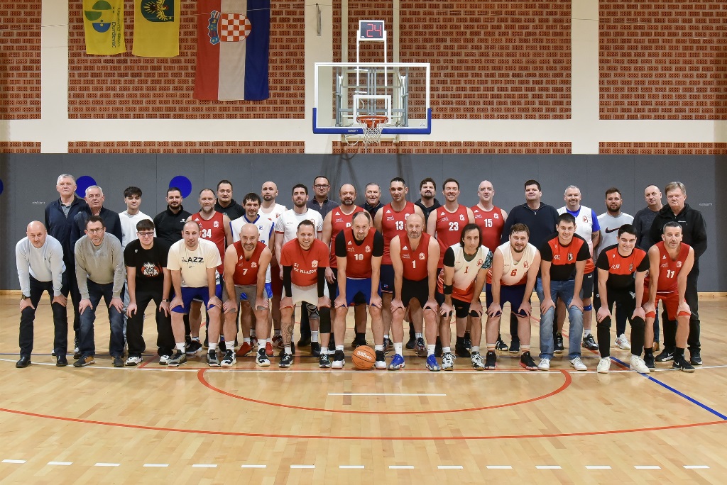 Zajednička fotografija veterana Košarkaškog kluba Mladost iz Đurđevca