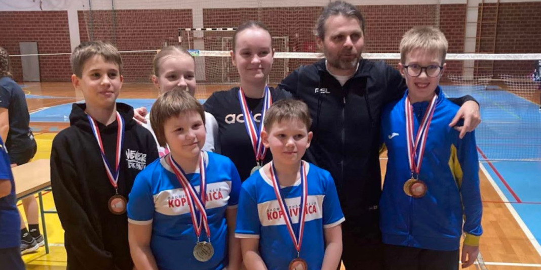 Ekipa Badmintonskog kluba Koprivnica u dobrom raspoloženju