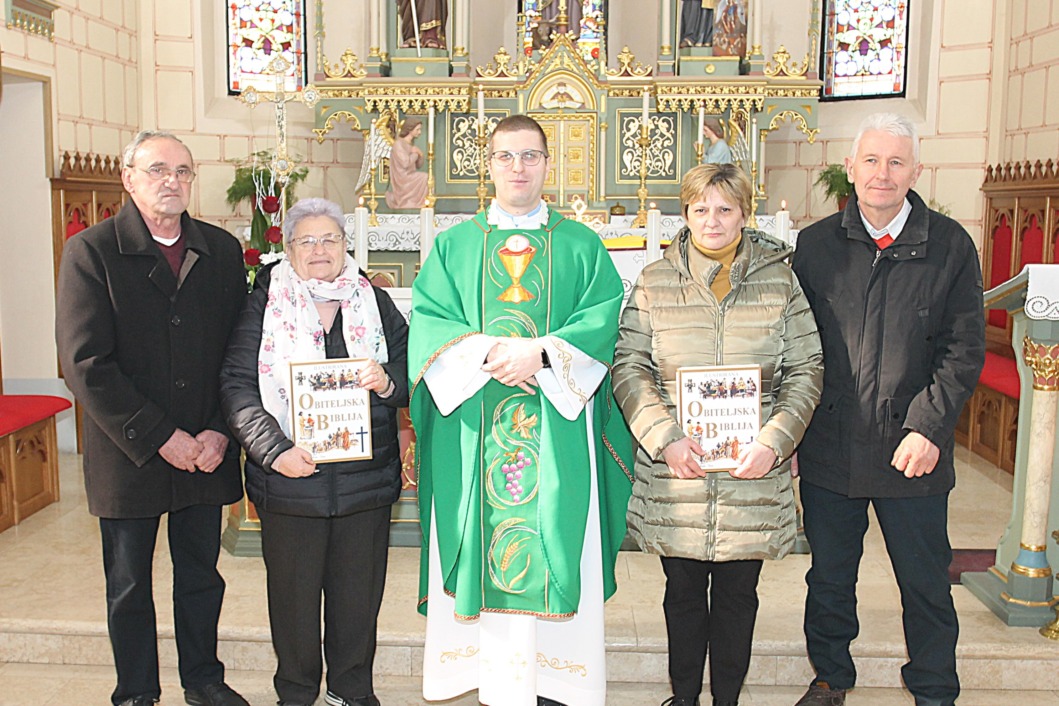 Ivan i Cecilija Moslavac, župnik Ivica Gladoić, Vesna i Andrija Puhač