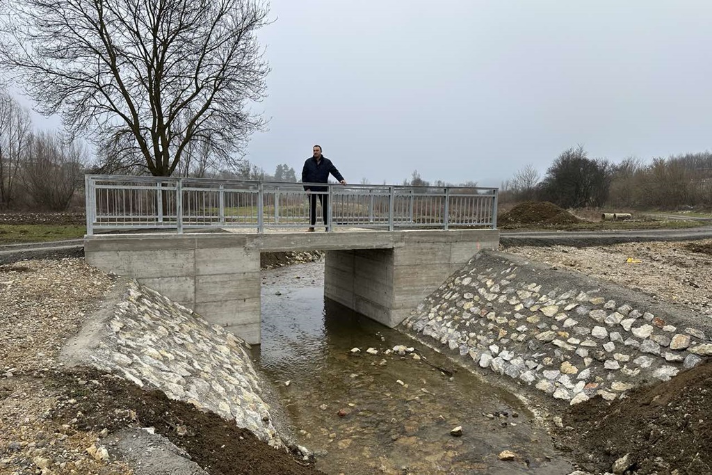 Novi prijelaz preko potoka Koruščak obišao je i gradonačelnik Novog marofa Siniša Jenkač