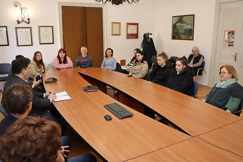 Maturanti i gradonačelnik Rajn